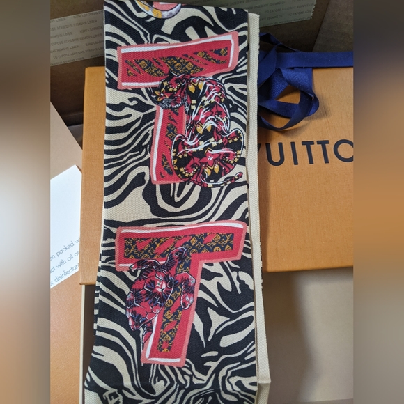 NWT Louis Vuitton Silk Studded ABC Bandeau Scarf Twilly - Picture 7 of 8